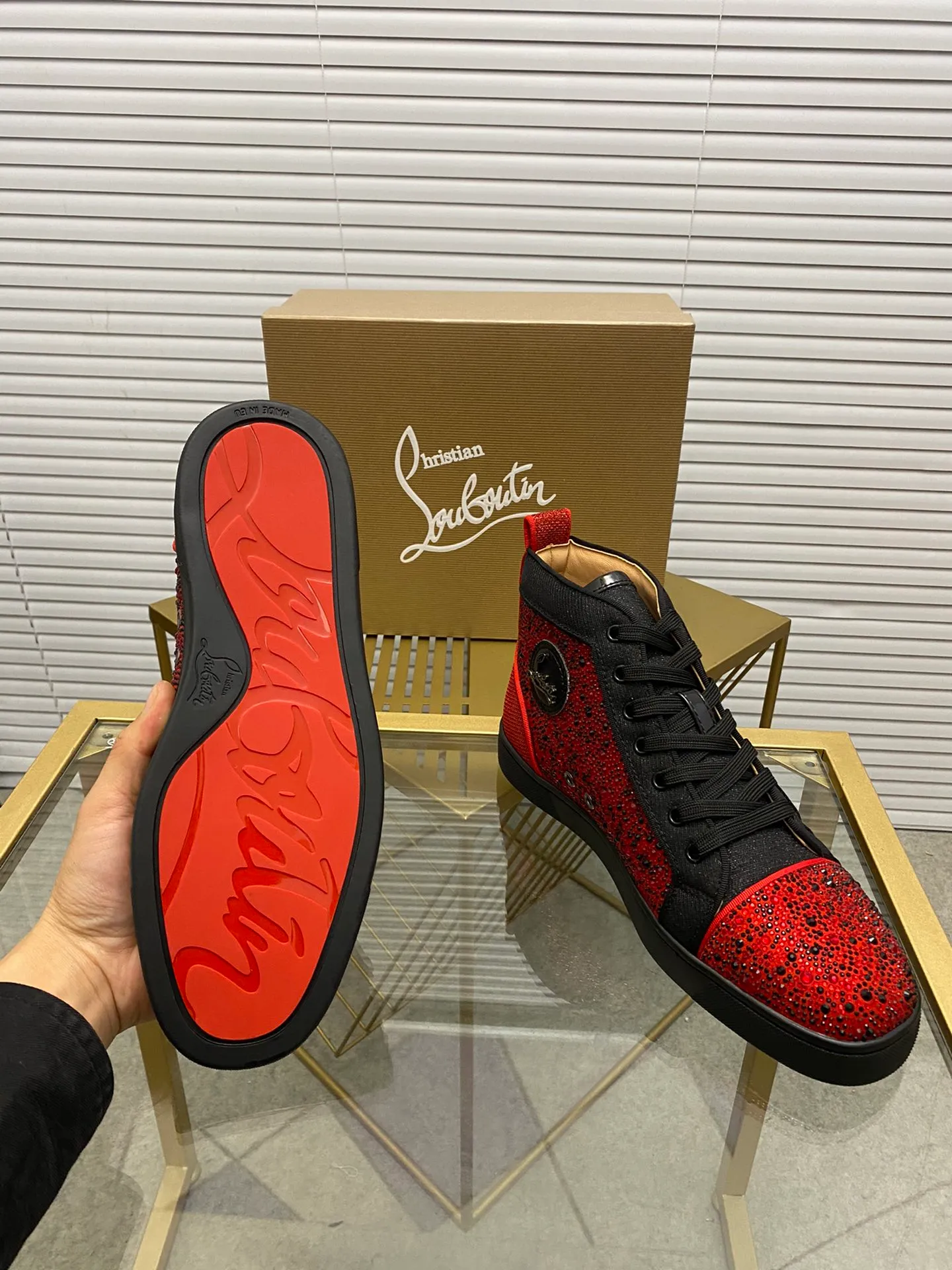 Made to order. Ex-factory price 540. Special material Christian Louboutin (CL red sole shoes) counter series, casual sneakers for couples 📢 📢 📢 Exclusive hot style release 🎈🎈💪 Movable latex feet 👻 Finished large sole car line [Proud] 😝Female 35-40# Male 38#-46, global supply😝 [Top version]: Original imported genuine leather upper, top original leather lining, original molded TPU outsole, original 1:1 detail processing, original shoe last,